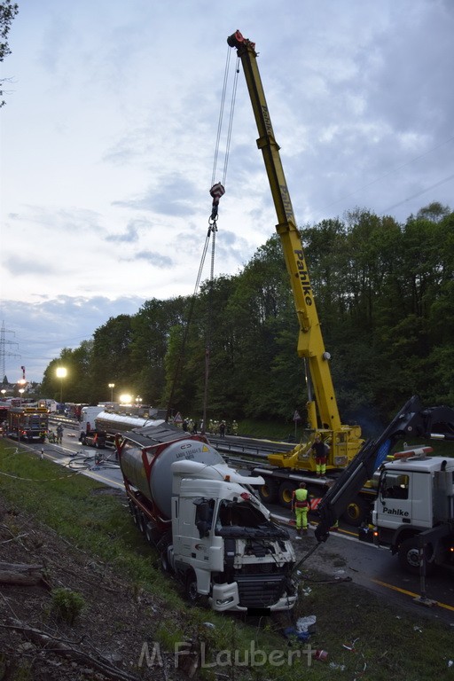 VU Gefahrgut LKW umgestuerzt A 4 Rich Koeln Hoehe AS Gummersbach P478.JPG - Miklos Laubert